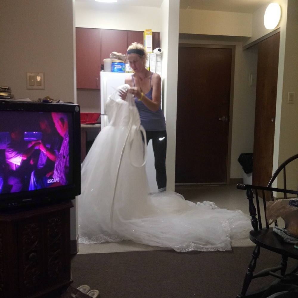White Satan wedding dress with train?never worn.si